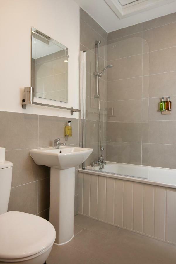 Flat D - Modern, Top Floor, 2 Bedroom, 2 Bathroom Apartment In Central Southsea, 포츠머스 외부 사진